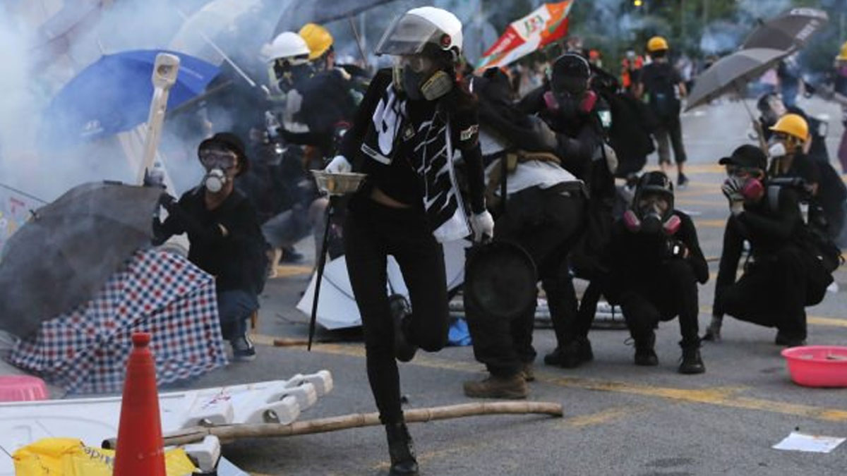 Hong Kong'da protestolar devam ediyor: Polis müdahale etti
