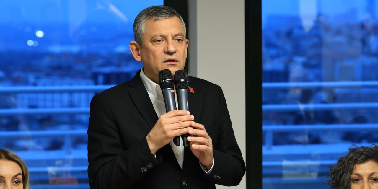 Ramazan'ın son iftarı Saraçhane'de: Özgür Özel'den "yeni bir iktidar" mesajı