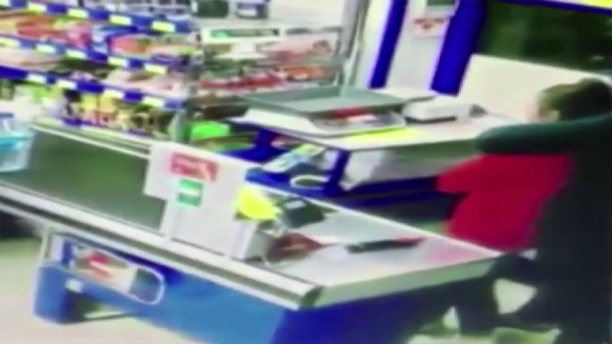 Küçükçekmece'de markette korkunç soygun anı kamerada