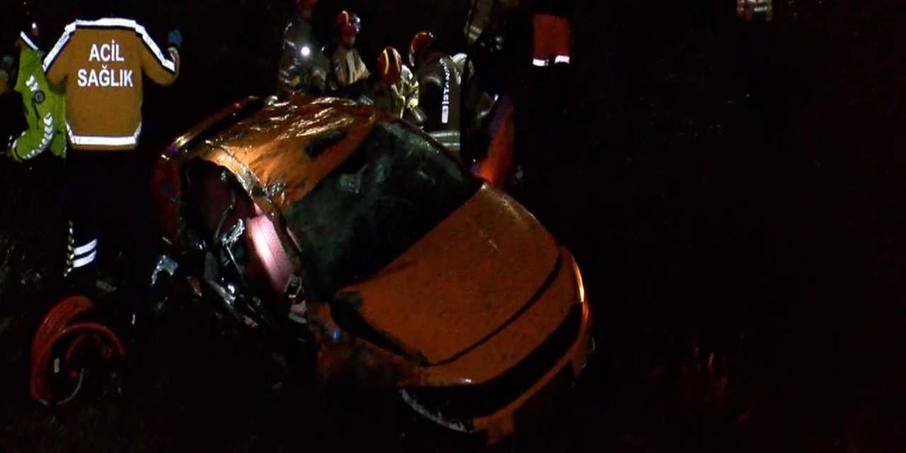 Bayram sabahı İstanbul'da feci kaza! Taksi su kanalına uçtu 3 kişi öldü