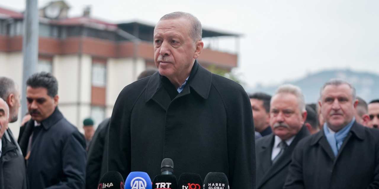 Bayram konuşmasından sonra Erdoğan'dan simit diyaloğu: "Buraya da vermiyor musun?