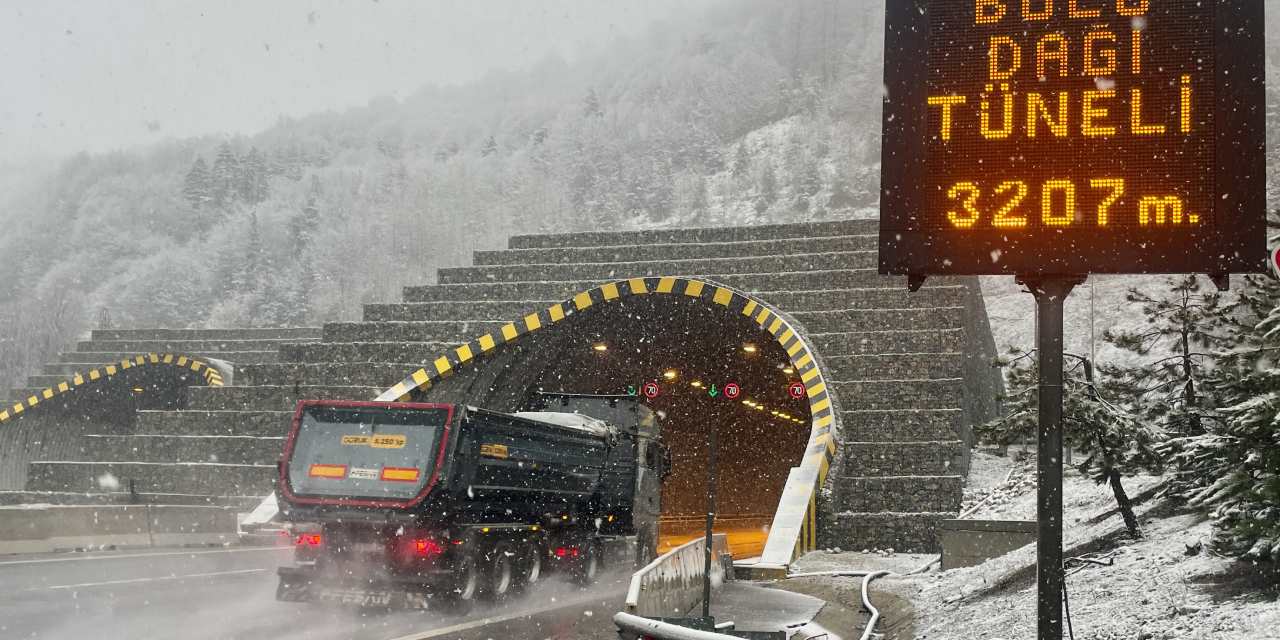 Bolu Dağı’nda kar alarmı: Gece başladı ortalık beyaza büründü