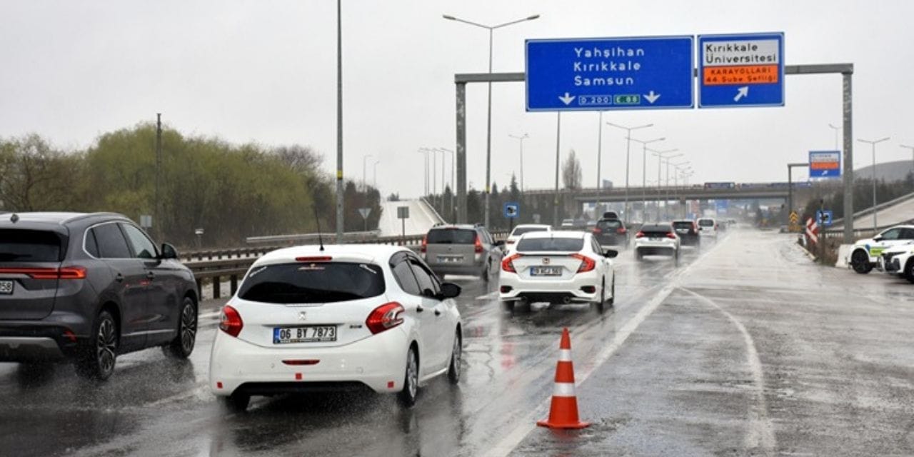 43 ile gidecekler bu yoldan geçiyor: Ankara kilit kavşakta hareket başladı