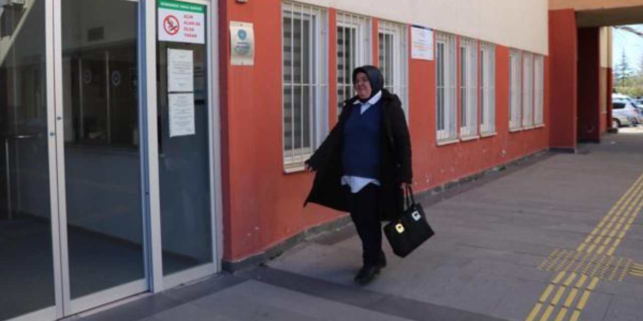 ‘Kız çocuğu okuyacak da ne olacak’ dediler: 41 yıl sonra üniversiteye başladı