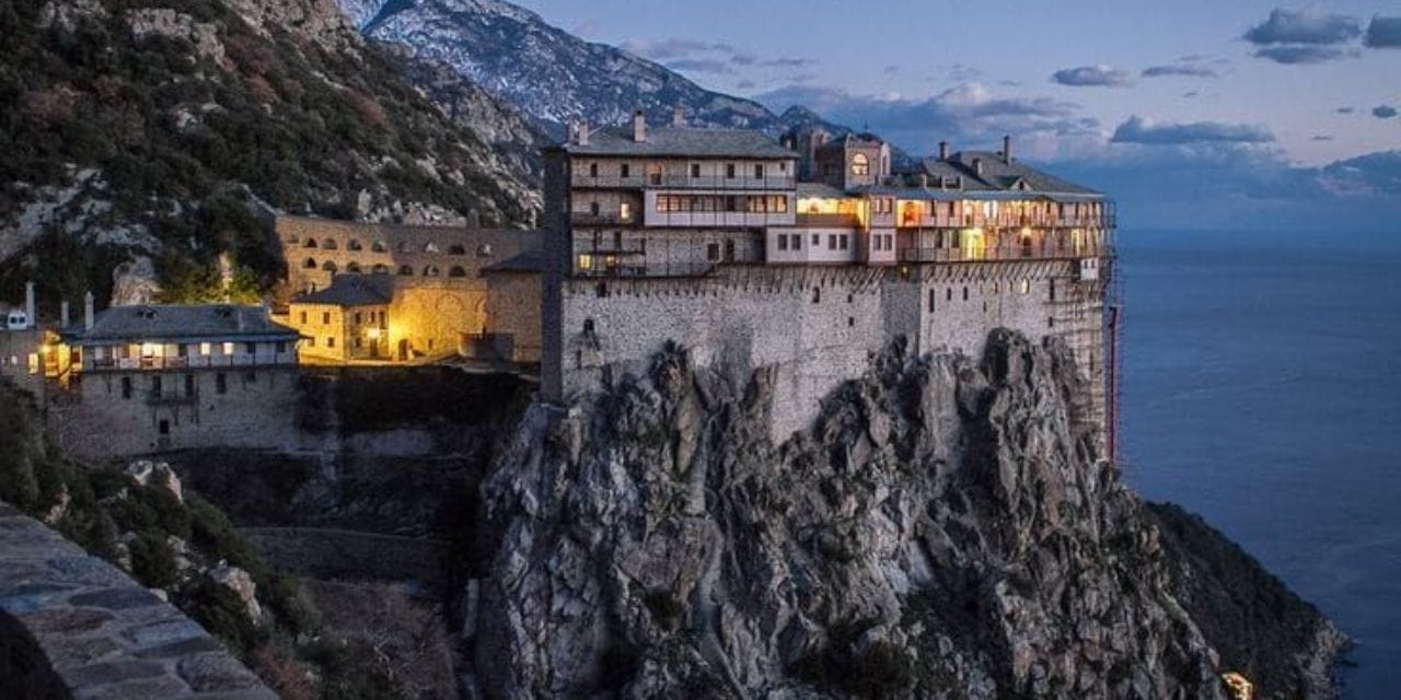 Türkiye'nin yanı başında: Kadınlara giriş tamamen yasak!