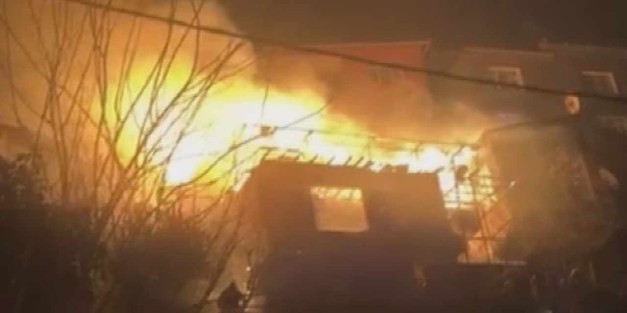 Sarıyer'de gece yarısı yangın dehşeti: Anne ve 2 çocuğu dahil 4 yaralı!