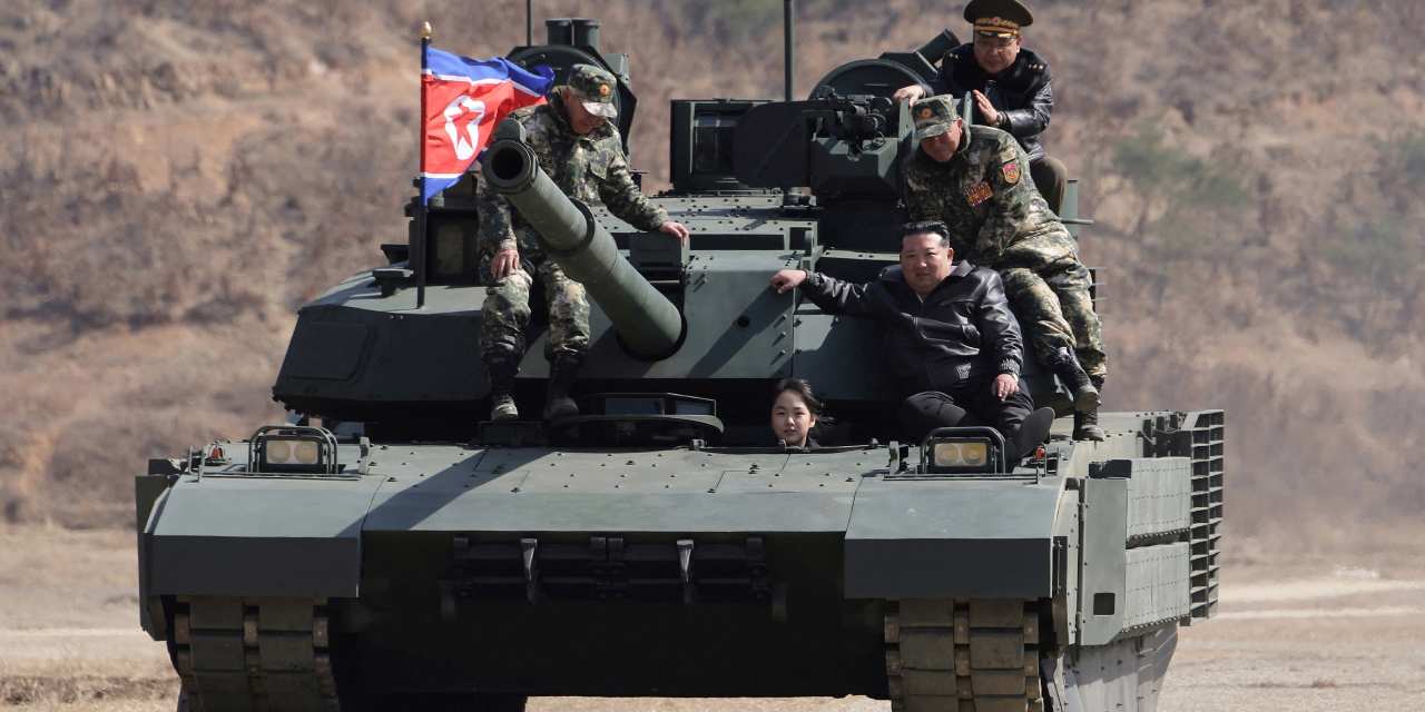 Kuzey Kore lideri Kim Jong Un'un 13 yaşındaki kızı tank kullandı!