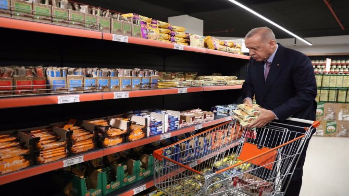 Alışveriş sepetini aldı, reyon reyon gezdi! Erdoğan markette alışveriş yaptı