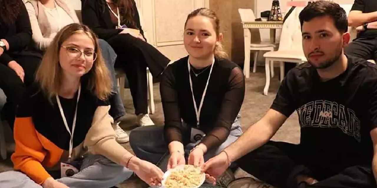 Erasmus öğrencileri Kayseri mutfağıyla tanıştı: Mantı açtılar