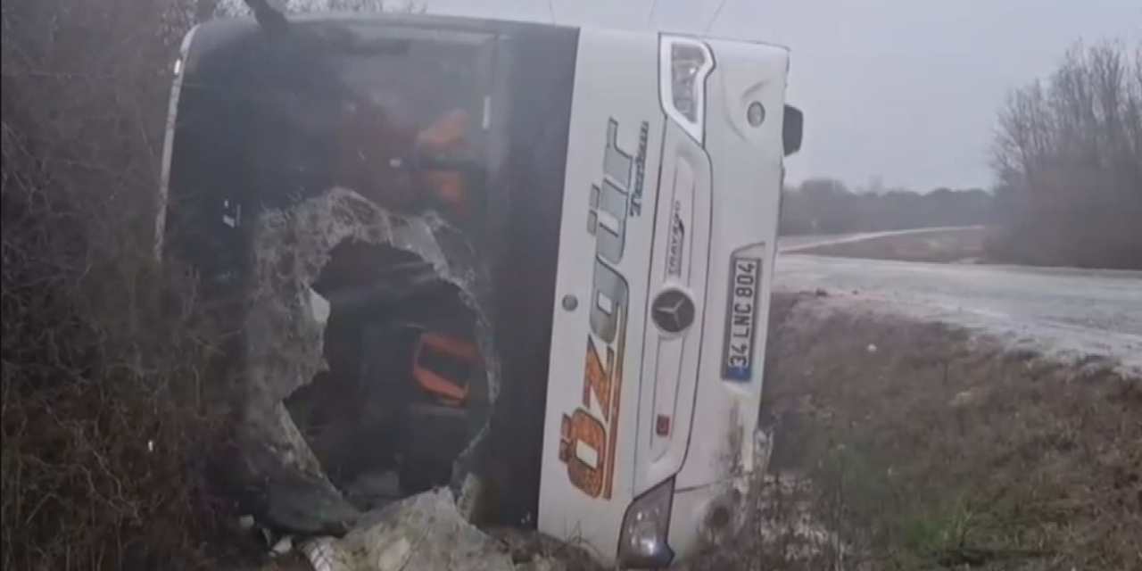 Çatalca'da polisleri taşıyan araç devrildi: Yaralılar var