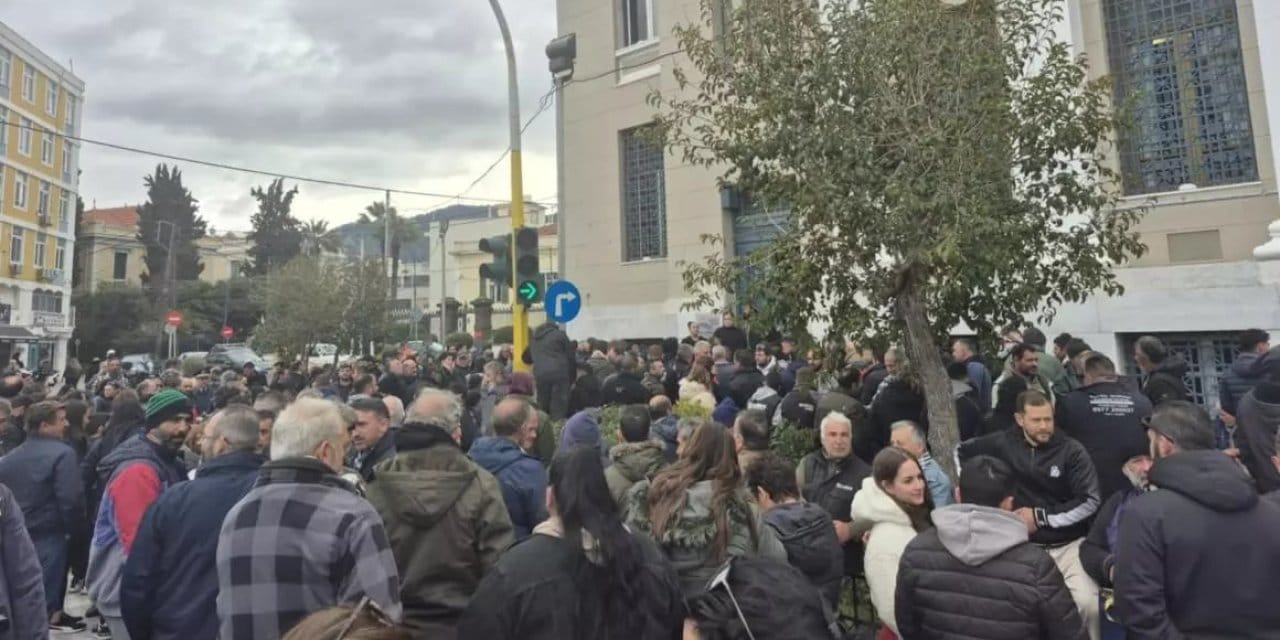 Yunan adasında mahsur kalan 550 Türk turist yurda döndü