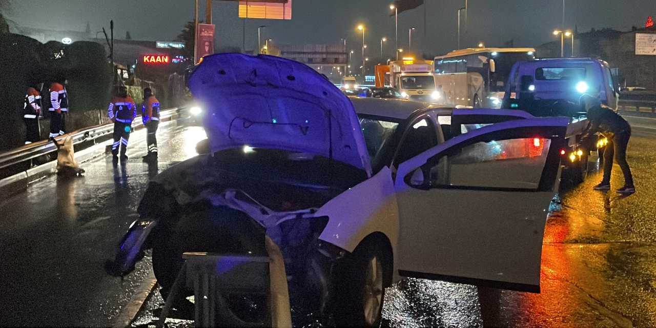 Direksiyon hakimiyetini kaybetti bariyerlere çarptı! 3 yaralı