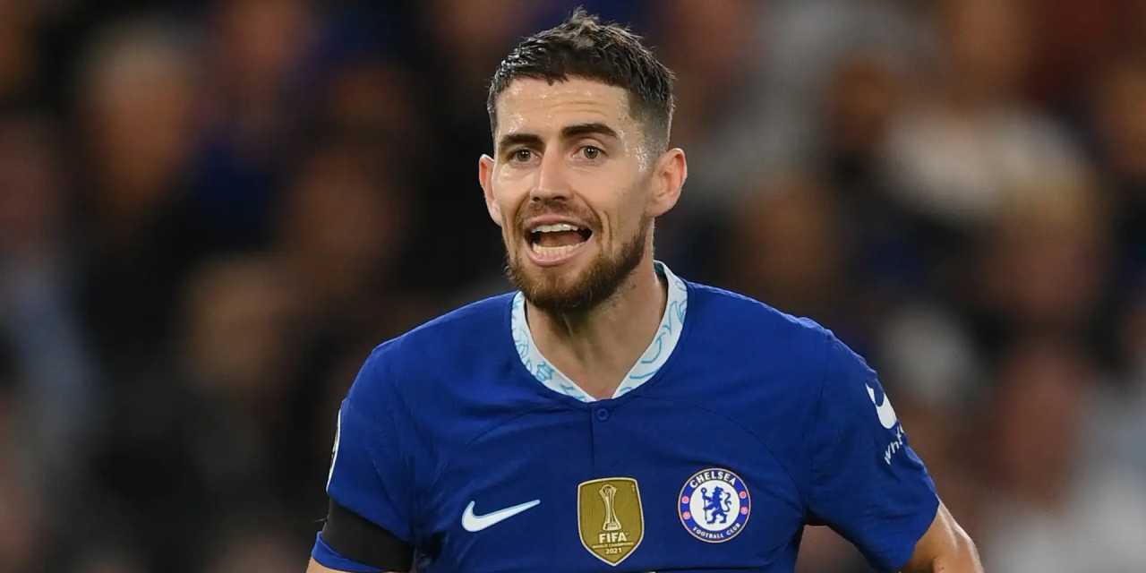 Yıldız futbolcu çıldırdı! Kızını ağlatan şarkıcıya ateş püskürdü