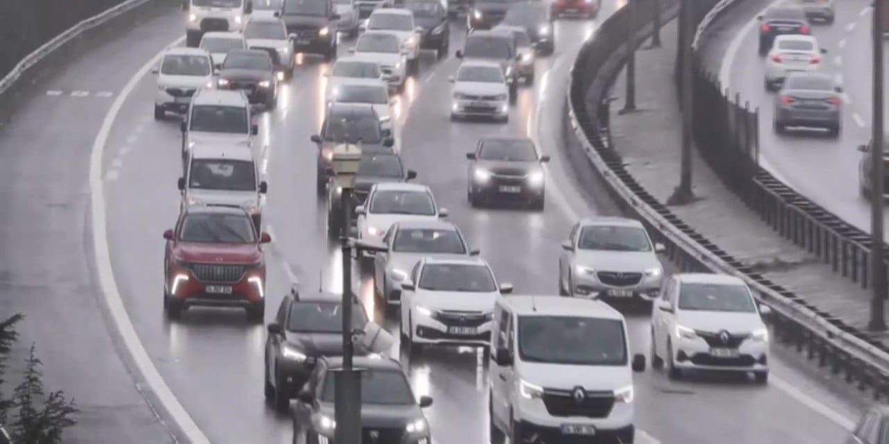 İstanbul'da bayramın son gününde trafik durma noktasına geldi