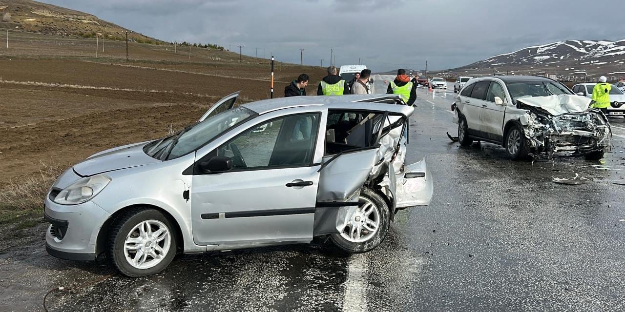Zincirleme kaza can aldı: 1 ölü, 5 yaralı
