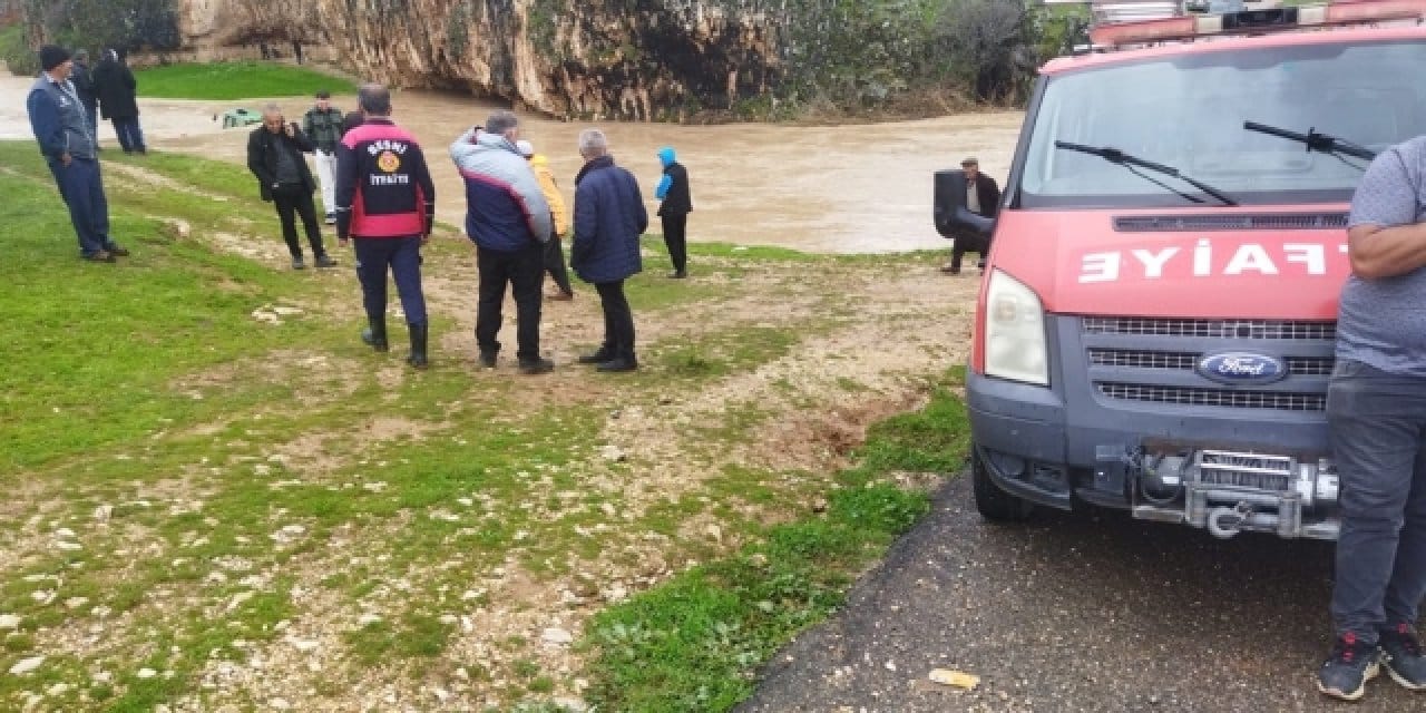 Sele kapılıp mağarada mahsur kalmışlardı: 4 çiftçiden sevindiren haber