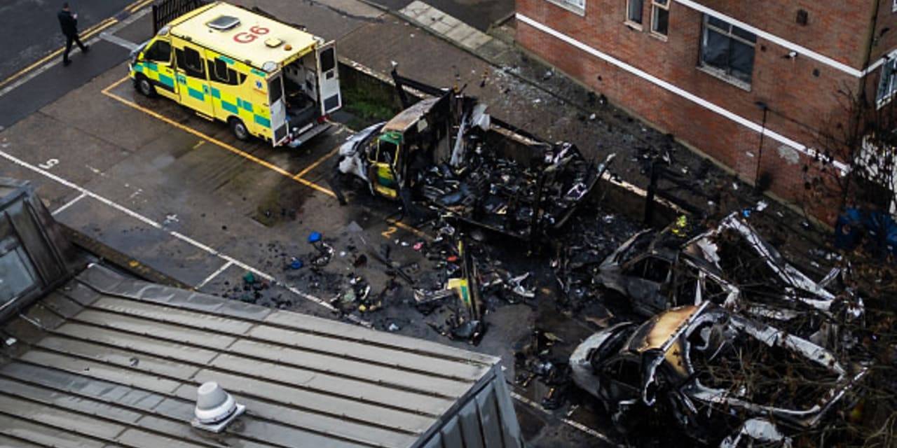 Londra'da Yahudi topluluğuna ait ambulanslar ateşe verildi