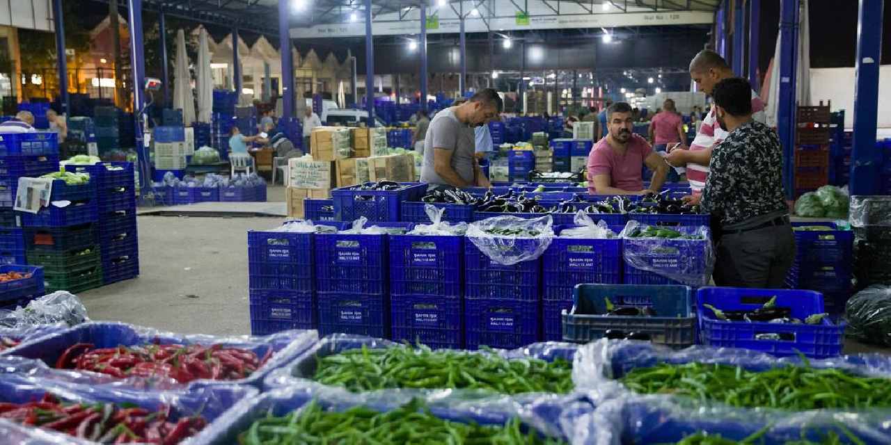 30 yıldır hizmet veren bu hale günlük 15 bin araç giriş yapıyor! 64 ülkeye ihracat yapıyor