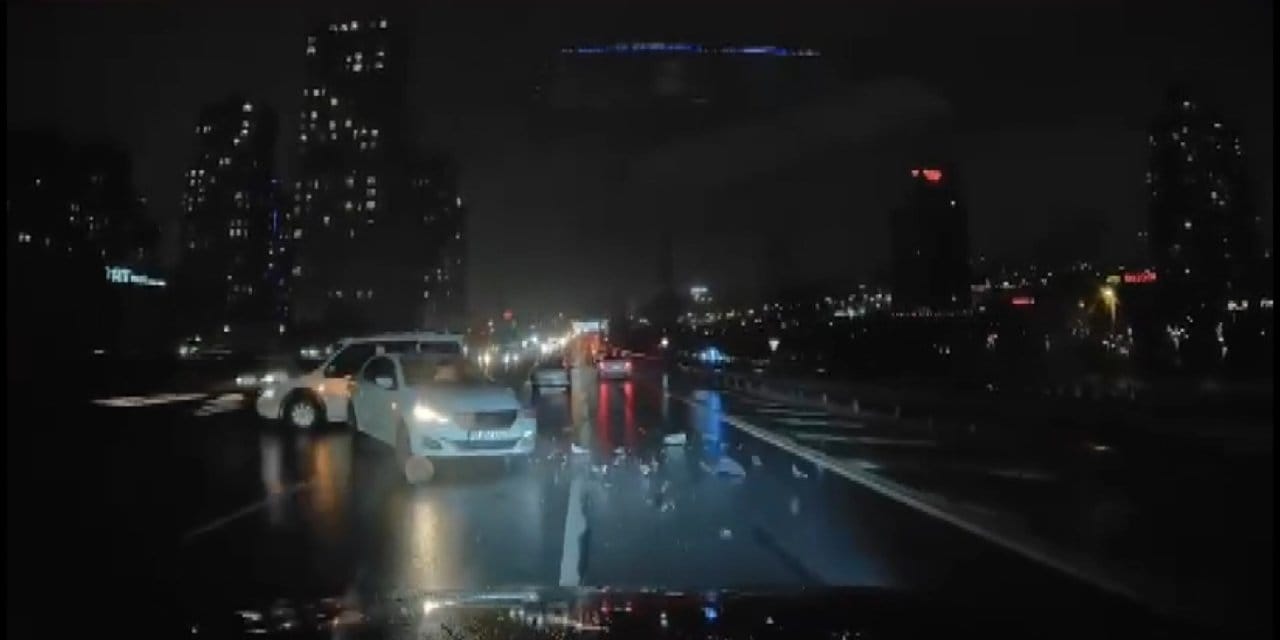 Otoyolda 'makas' terörü! Yurttaşın canı böyle hiçe sayıldı