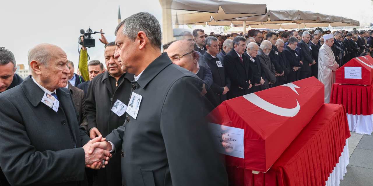 Özgür Özel ile Bahçeli şehit cenazesinde bir araya geldi