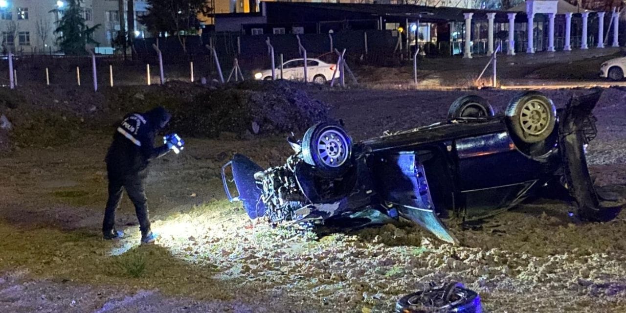 Bariyerlere çarpıp takla atan otomobilin sürücüsü hayatını kaybetti