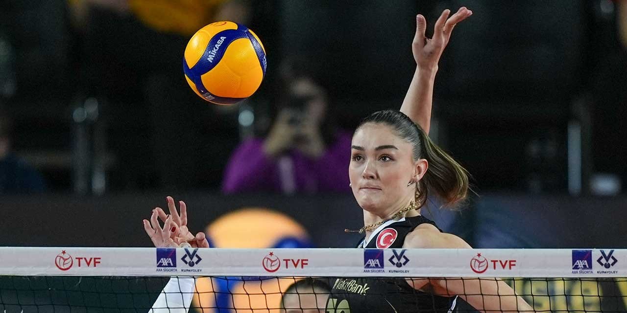 VakıfBank Galatasaray'ı yendi: Finale yükseldi