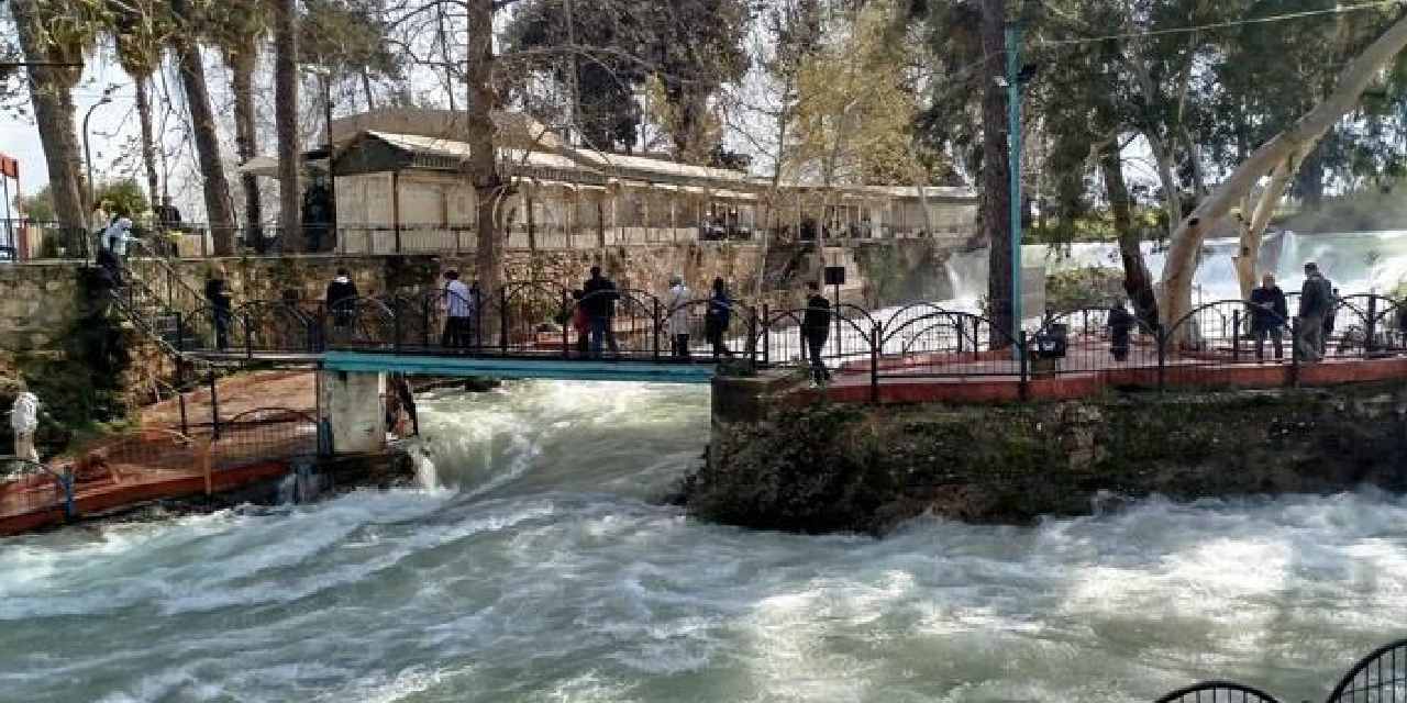 Uzun yıllar akmıyordu! Şelale yağışlardan sonra yeniden coştu