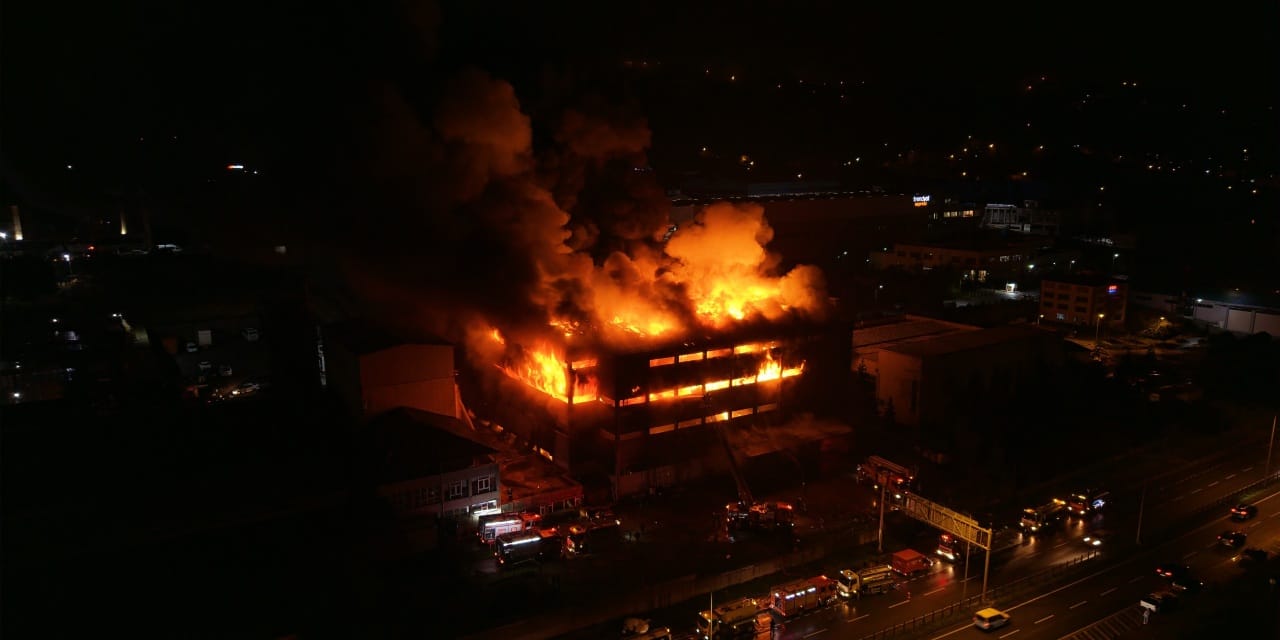 Fındık fabrikasında yangın faciası! Alevler her yeri sardı: 2 yaralı