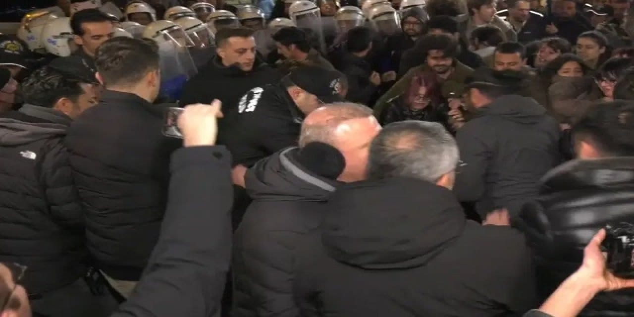 Öğrencilerin 19 Mart yürüyüşüne polis müdahalesi: 30 gözaltı