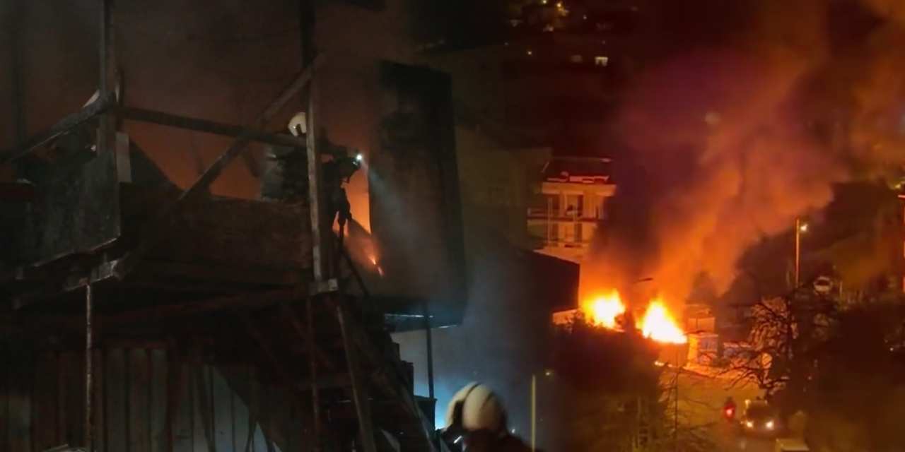 Üsküdar’da yangın paniği! İşçi konteyneri alev topuna döndü
