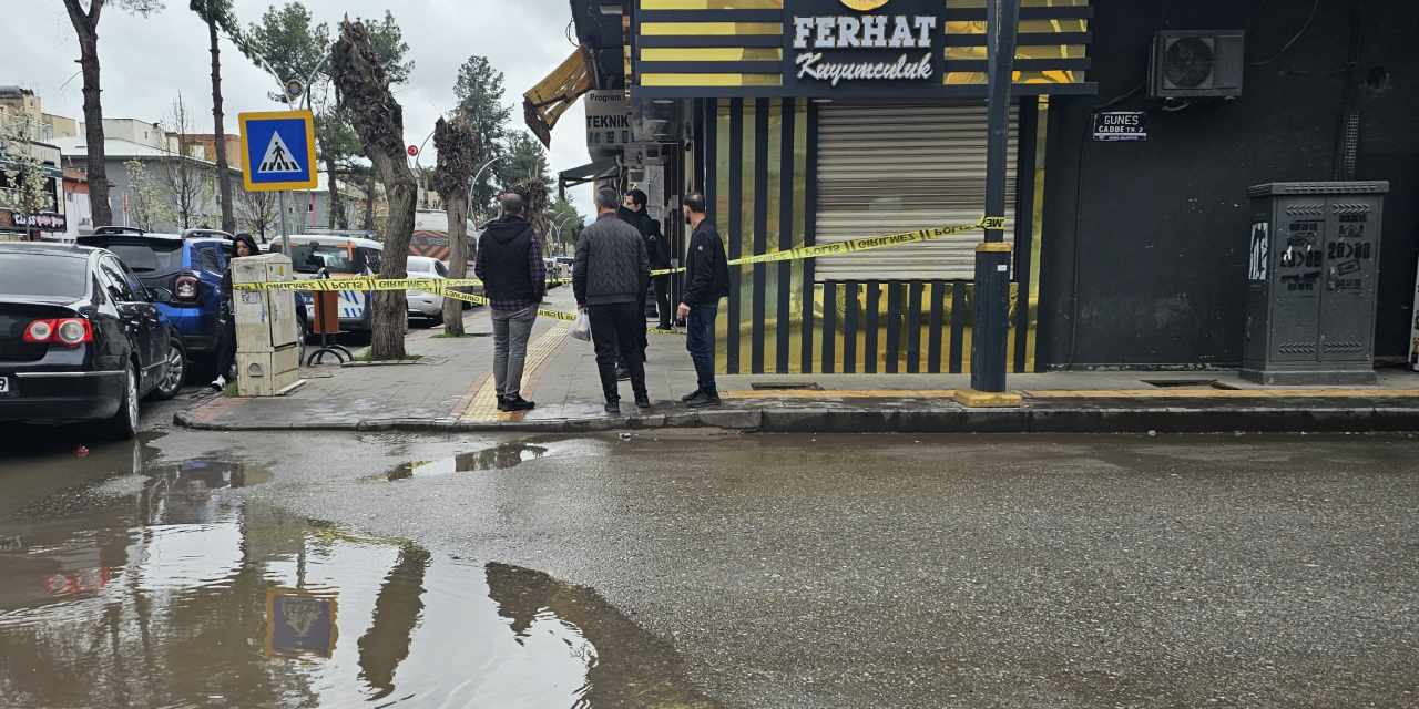 Çarşaf giyip kuyumcuyu soymaya çalıştılar