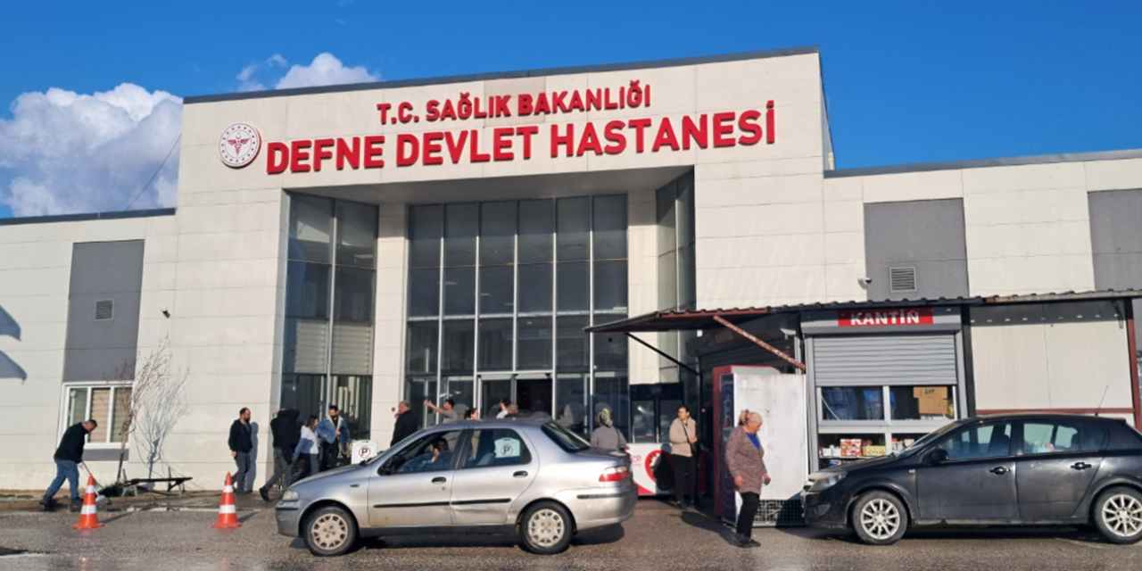 İktidarın iki ayda bitirdik diye övündüğü hastaneyi su bastı