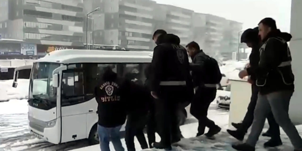 Bitlis'te "torbacı" operasyonu: 10 tutuklama