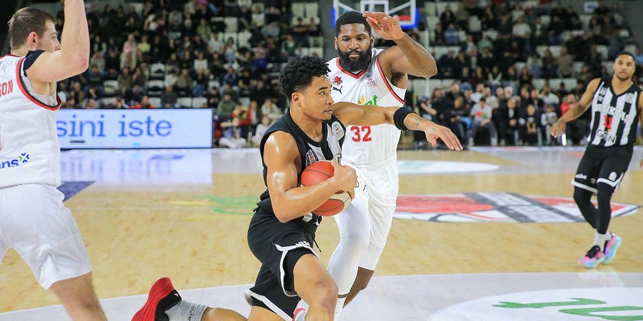 Beşiktaş rakibini farka boğdu: Deplasmanda kazandı