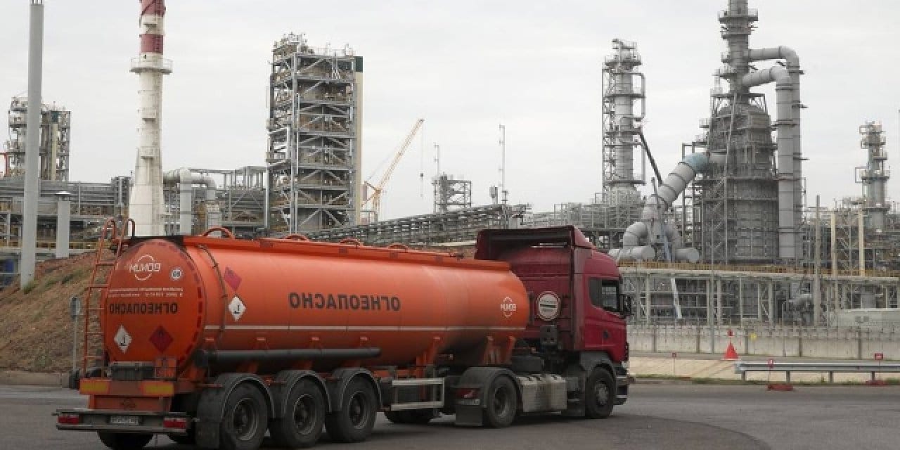 Rusya’dan piyasaları sarsacak benzin kararı