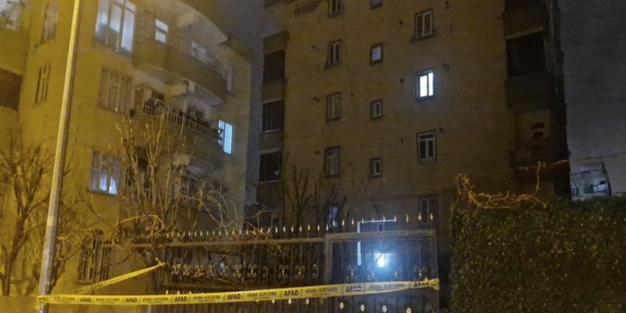 Apartmanda kolon paniği: 51 kişi tahliye edildi