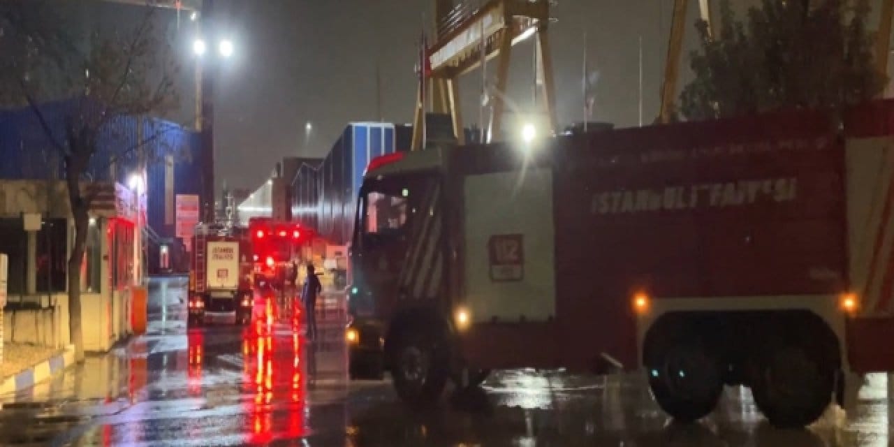 Tuzla'da 120 metrelik gemide yangın: Müdahale sürüyor