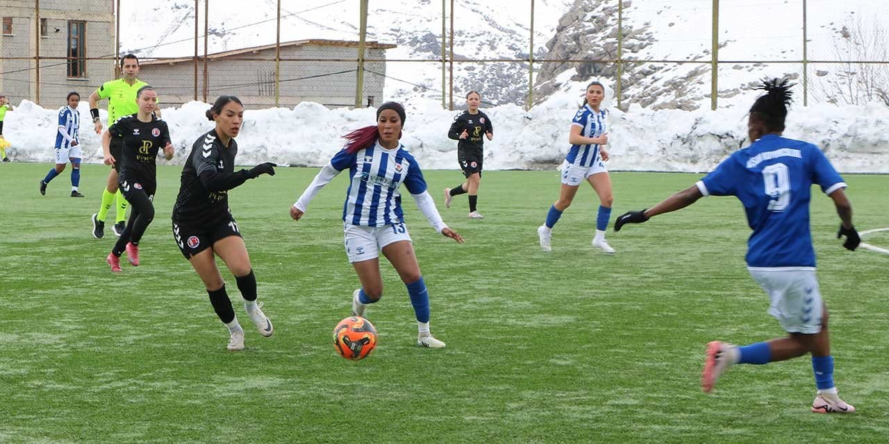 Durmadan gol yağdırdılar: Rakibi perişan ettiler