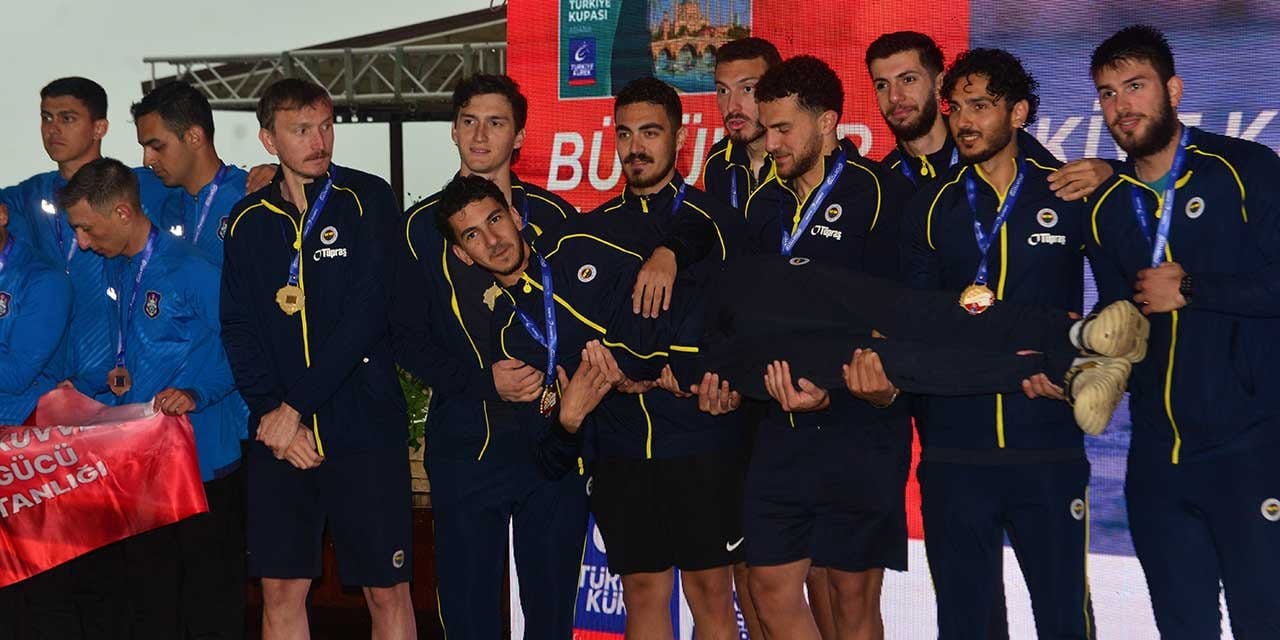 Fenerbahçe birinciliği kimseye bırakmadı