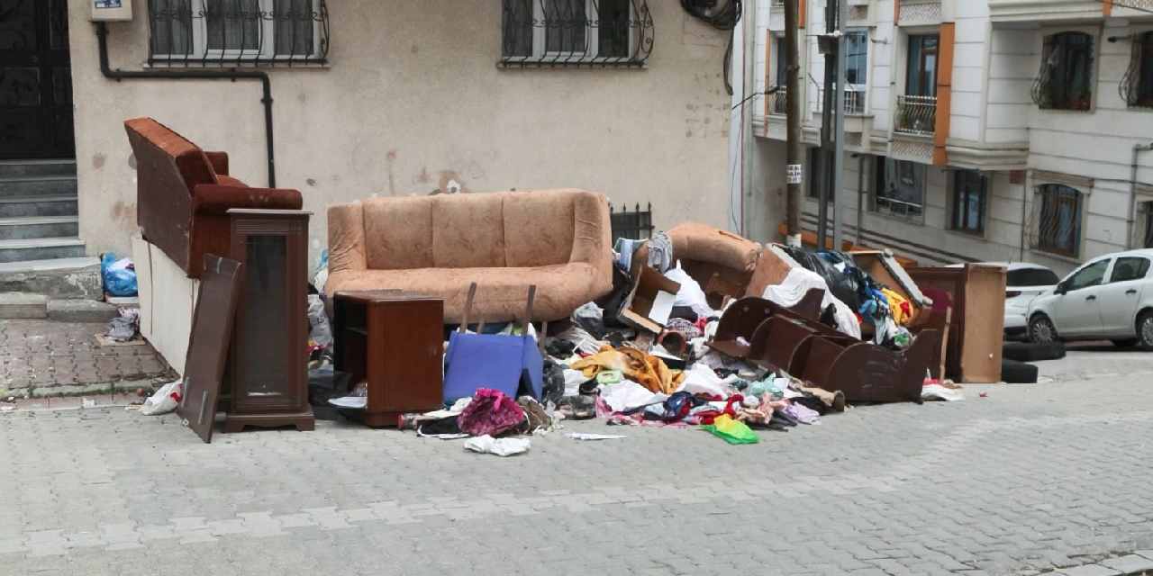 "Evimde dul kadın istemiyorum" dedi! Neyi var neyi yok sokağa attı