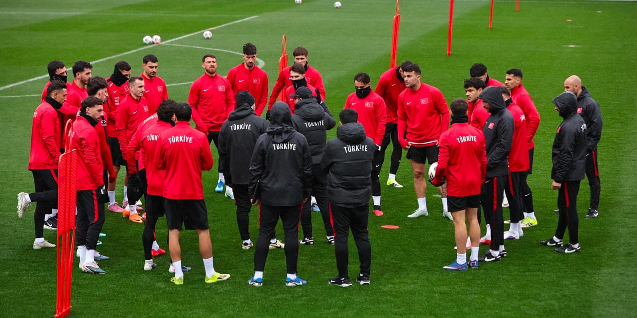 Milliler yağmur altında Kosova'ya çalıştı