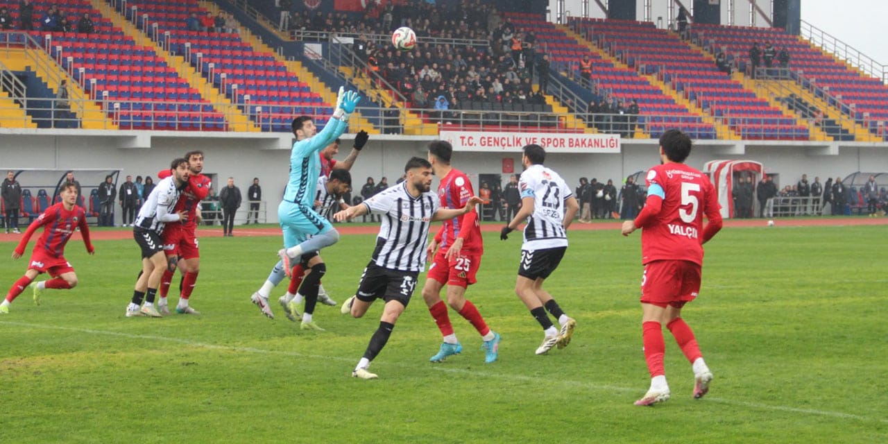 Rakipleri bir bir puan kaybedince kazanıp şampiyonluğa aday oldular