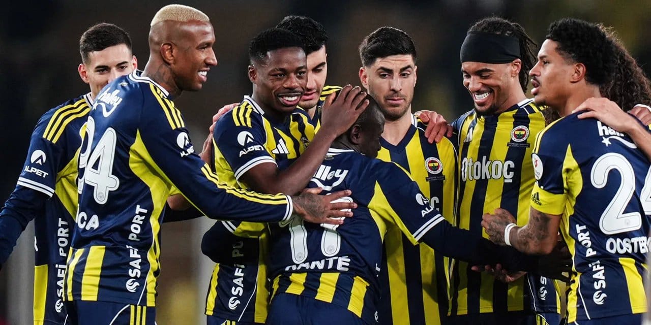 Fenerbahçe'den ayrılmak istiyor: İspanyol deviyle görüşmeler başladı