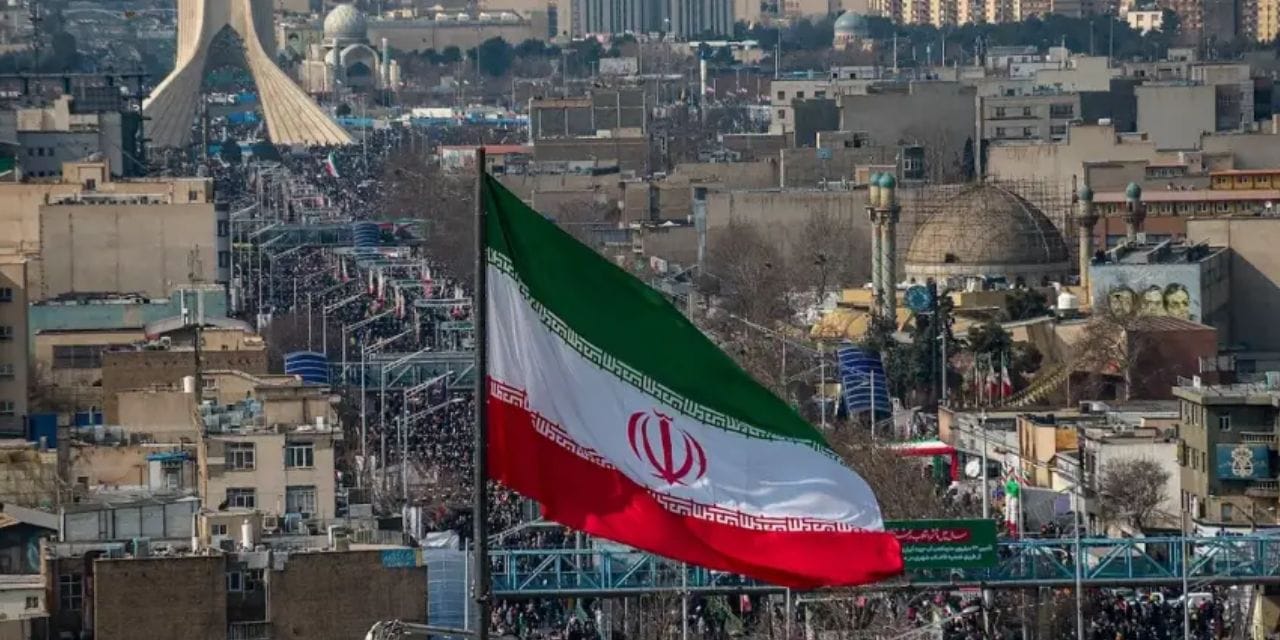 İran : Dört koldan!