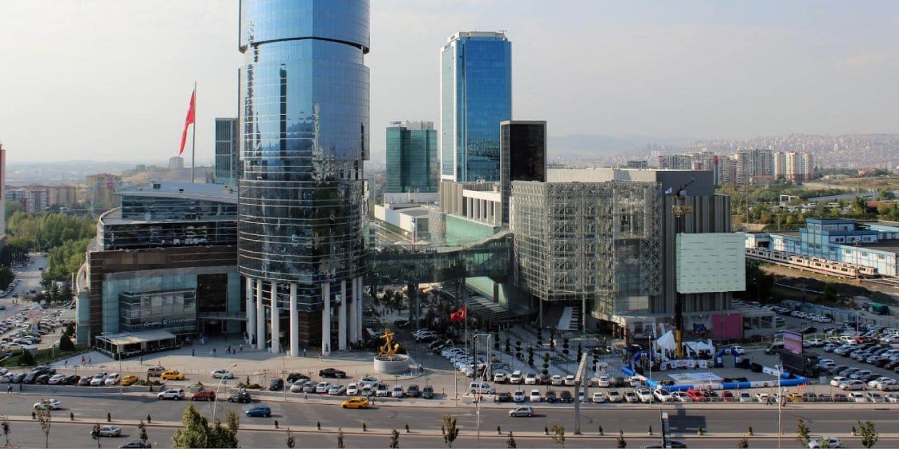 Ankara'da AVM'den flaş karar: 18 yaş altına hafta sonu giriş yasağı geldi