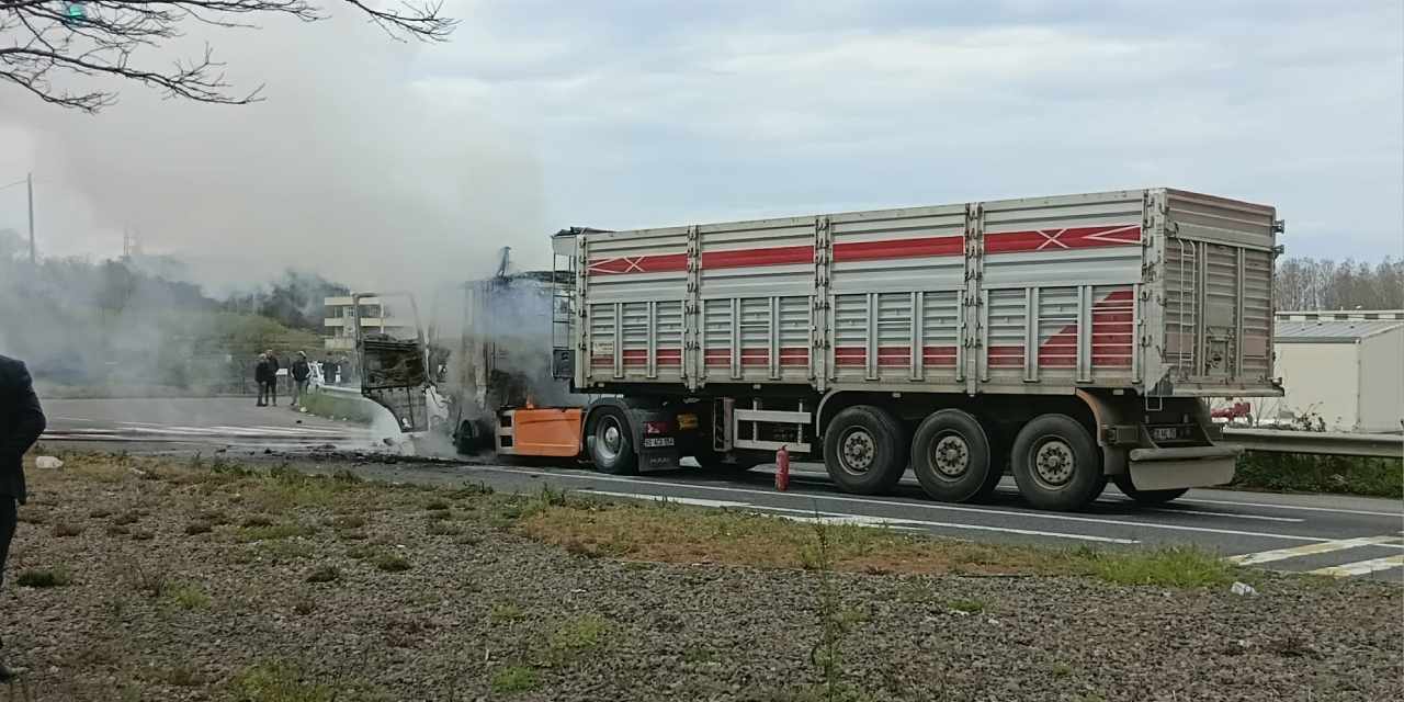 Ordu'da hareket halindeki TIR alev aldı!