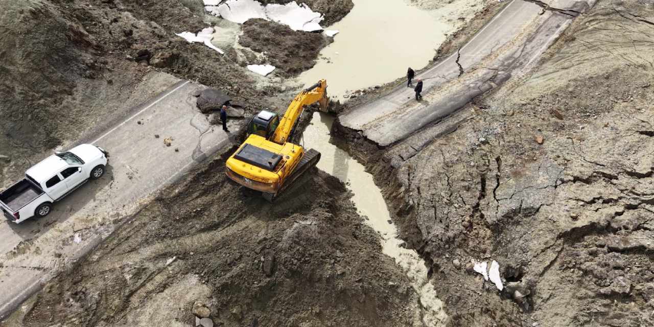 Bingöl'de sağanak sonrası heyelan!