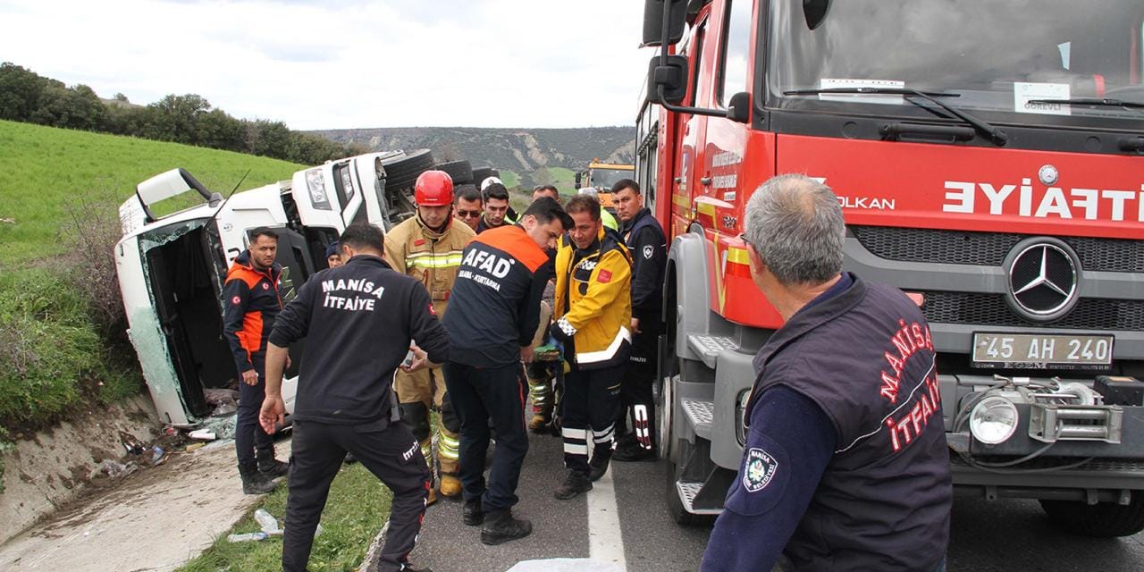 Tanker tahliye kanalına devrildi! 1'i ağır 3 yaralı