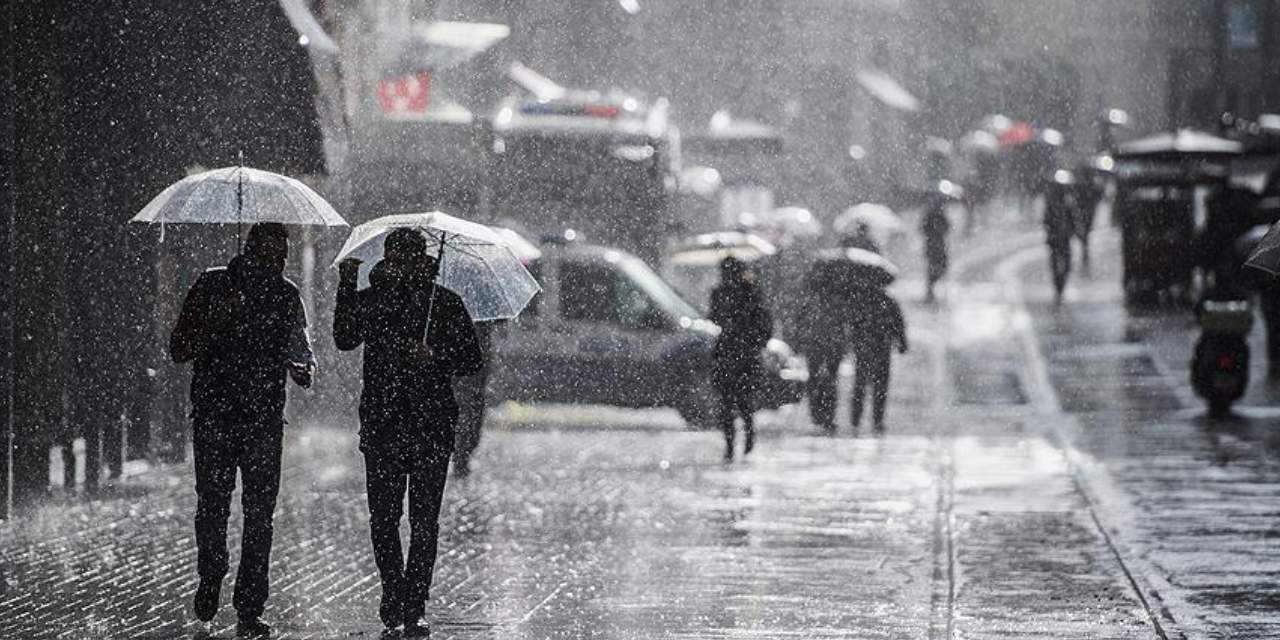 Şakır şakır yağacak fırtınayla gelecek! Meteoroloji yağış maratonu için tarih verdi