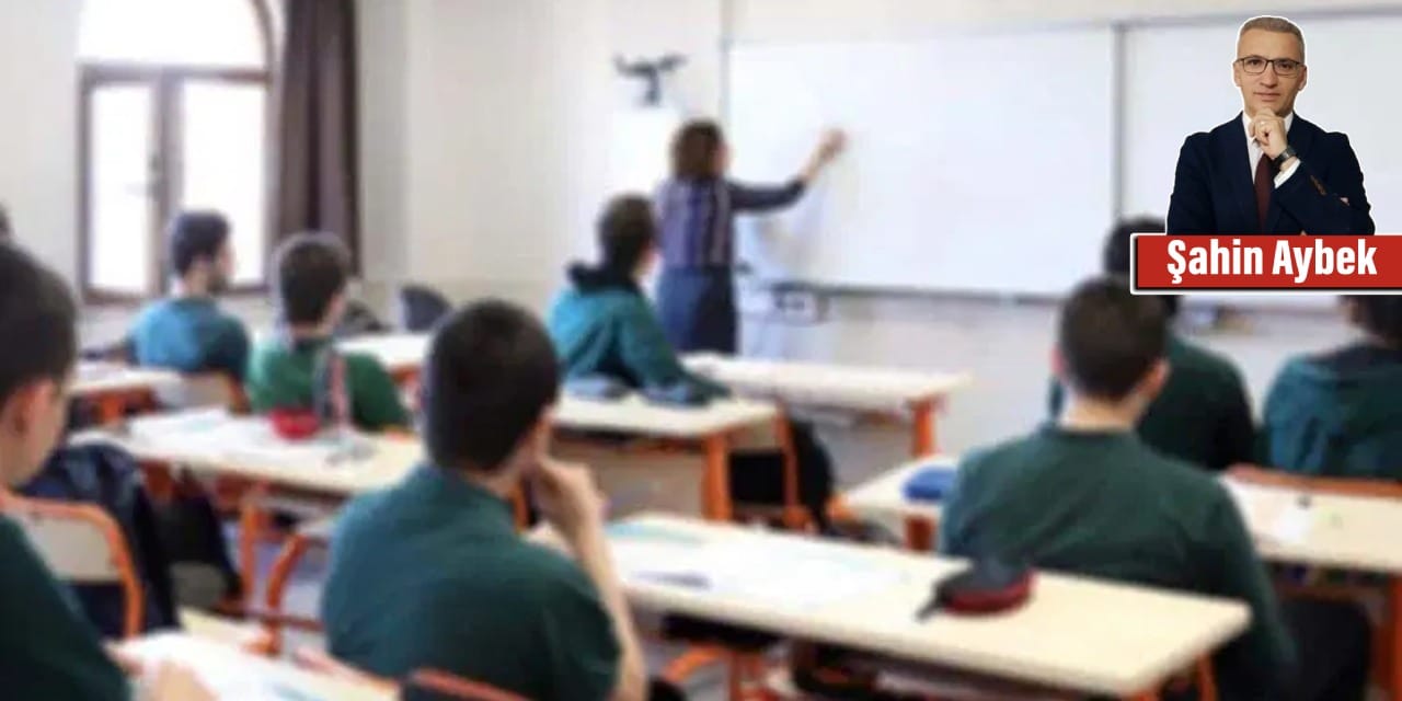 Siyasal iktidarların eğitim politikalarını daha muhafazakar ve ideolojik bir çizgiye yöneltmesinin temel nedenleri nelerdir?